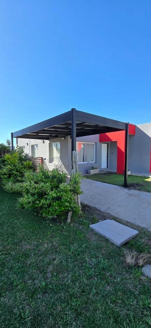 Foto de hermosa casa con pileta en San Ramon, imagen 2