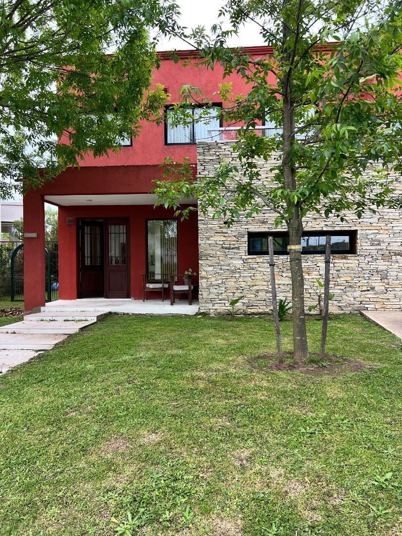 Foto de Casa con Jardín apto crédito en San Eduardo, imagen 1