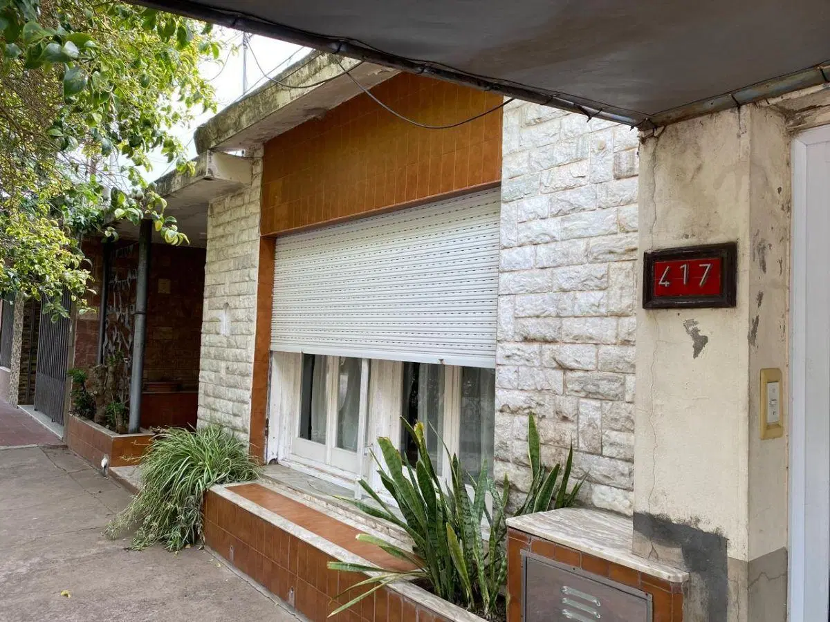 Casa de 2 plantas + departamento a reciclar. Rivadavia 417, Armstrong 1