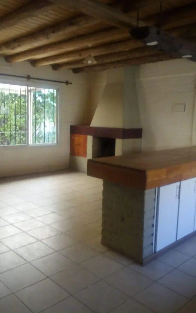 Casa Quinta en Alquiler en Maipú – Ideal Vivienda con Amplio Taller/Depósito 2