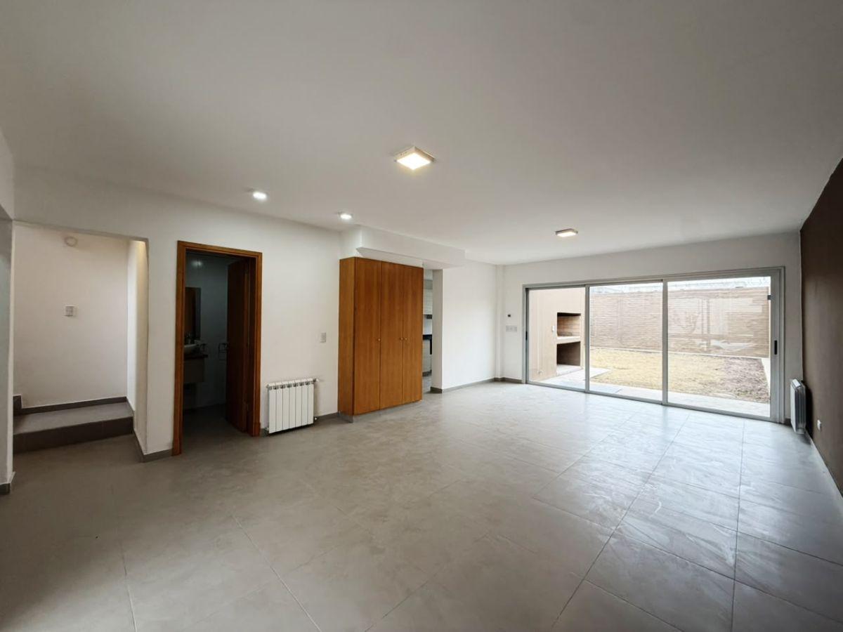 Foto de Moderno Duplex en Barrio Furlotti | 2 Dormitorios, Patio con Parrilla y Calefacción Central, imagen 2