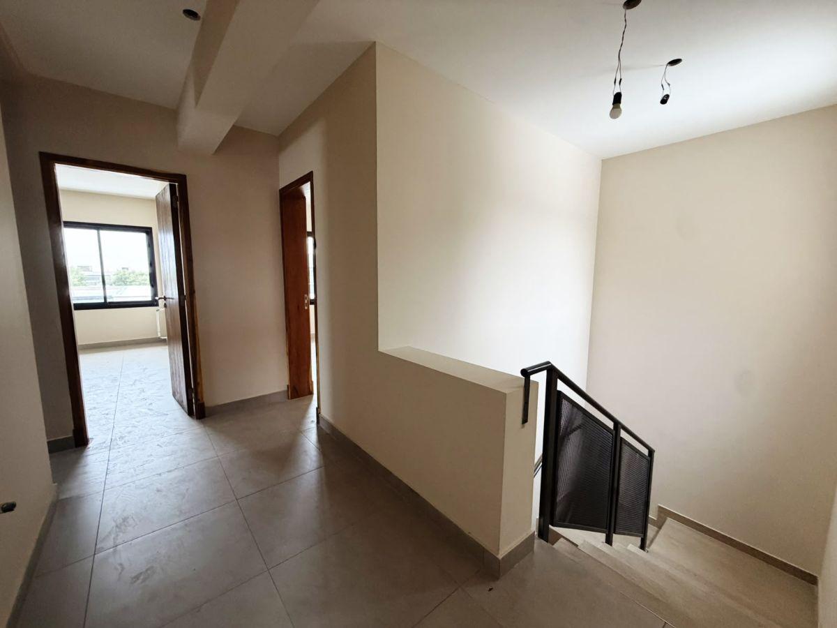 Foto de Espectacular Casa en Barrio Lomas de Russell | 3 Dorm (Principal en Suite) + Piscina + Apto Crédito, imagen 5