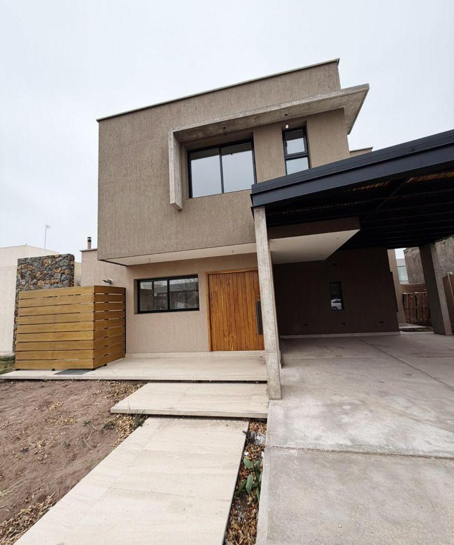 Foto de Espectacular Casa en Barrio Lomas de Russell | 3 Dorm (Principal en Suite) + Piscina + Apto Crédito, imagen 4