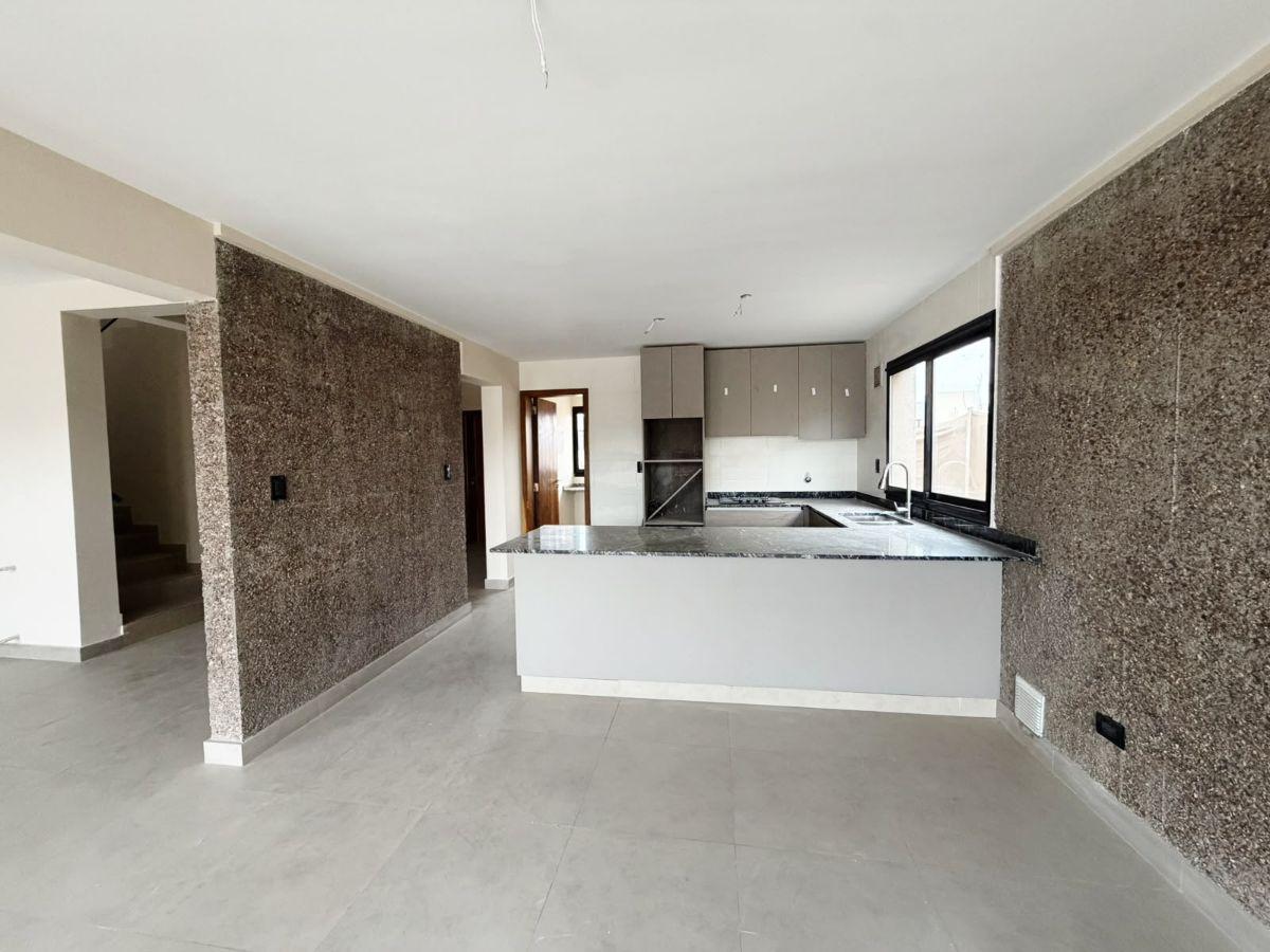 Foto de Espectacular Casa en Barrio Lomas de Russell | 3 Dorm (Principal en Suite) + Piscina + Apto Crédito, imagen 1