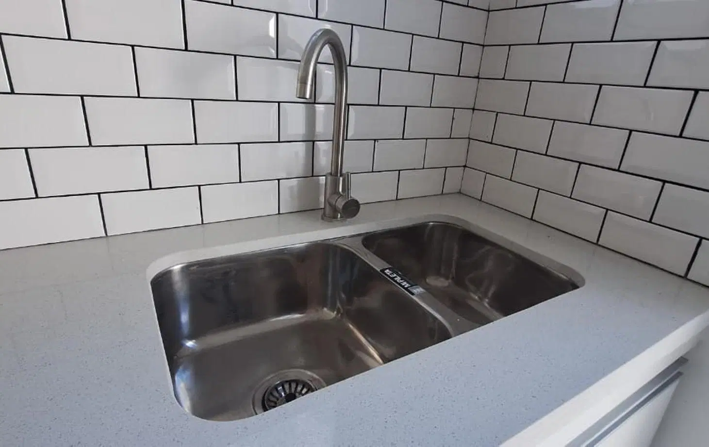 venta casa tres ambientes con garage y quincho zona Parque Luro 5