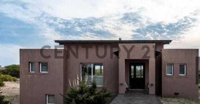 Venta de Casa 6 ambientes en Costa Esmeralda barrio Golf 1 Pinamar