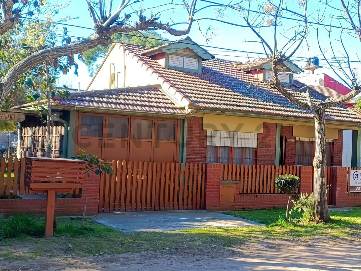 Casa en venta 5 ambientes con parque Mar Del Tuyu limite con Costa del Este