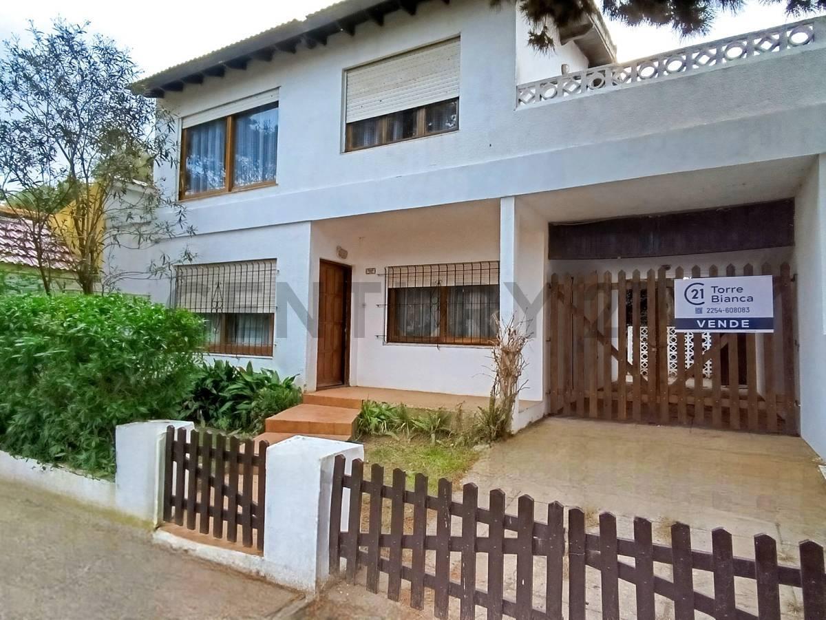 Casa en venta 5 ambientes en San Bernardo cochera y gas natural
