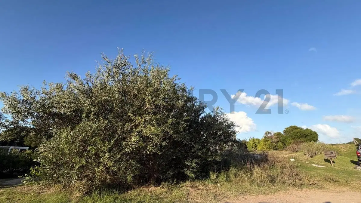 LOTE EN EXCLUSIVIDAD CERCA DEL MAR EN COSTA ESMERALDA RESIDENCIAL 2 4
