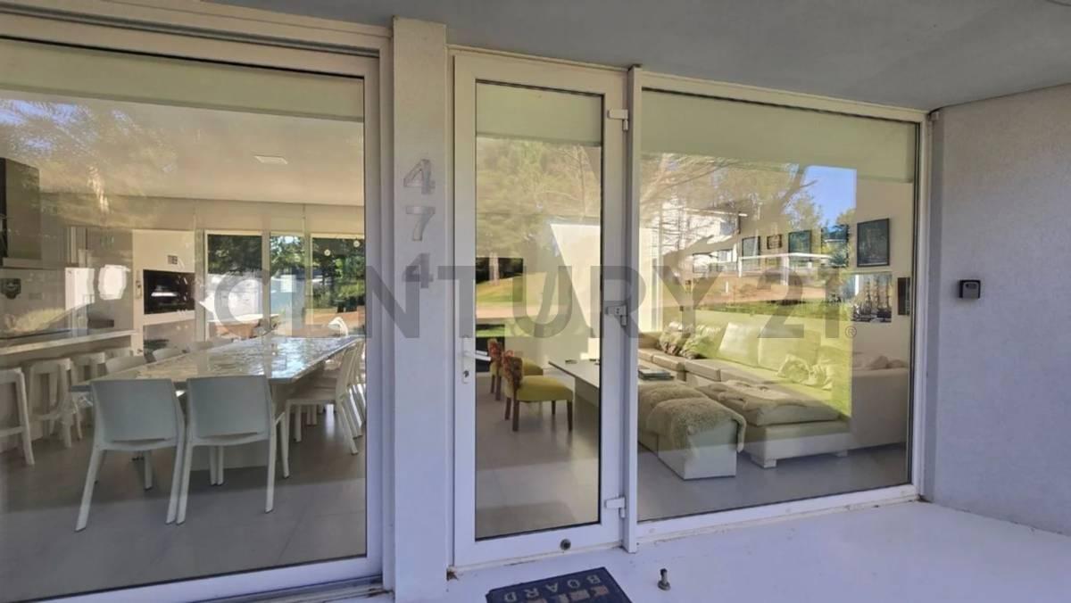 CASA 5 AMBIENTES EN VENTA EN COSTA ESMERALDA BARRIO RESIDENCIAL 1