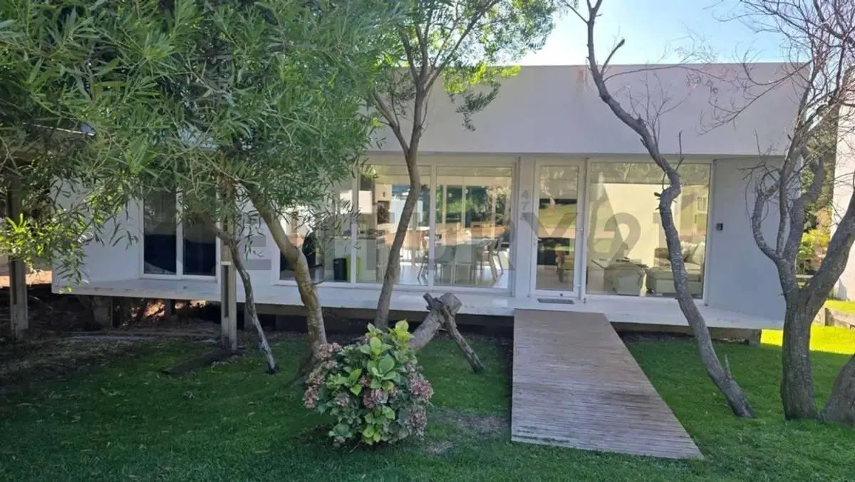 CASA 5 AMBIENTES EN VENTA EN COSTA ESMERALDA BARRIO RESIDENCIAL 1 3