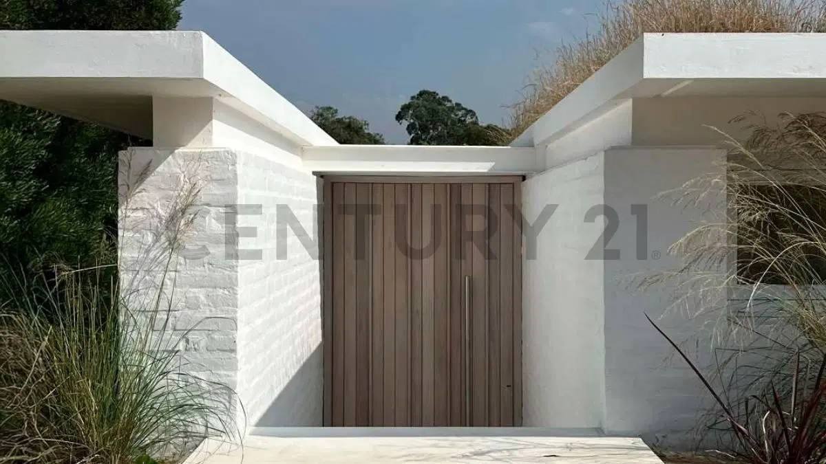 CASA EN VENTA EN COSTA ESMERALDA BARRIO SENDEROS III DE DISEÑO CON GAS NATURAL 2