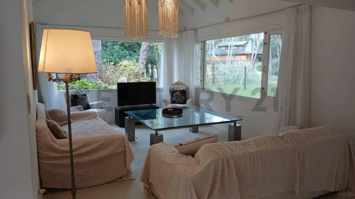 Casa 5 ambientes Carilo Piscina Climatizada Calefacción por Radiadores e Hidromasaje. 2