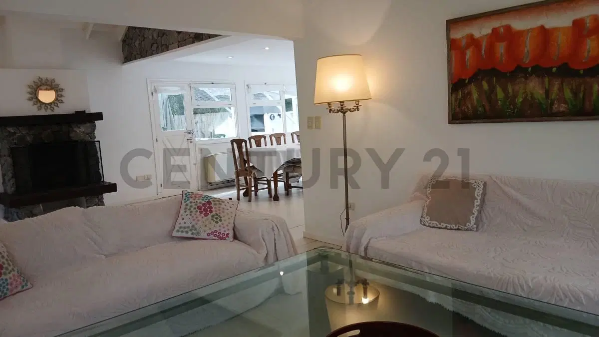 Casa 5 ambientes Carilo Piscina Climatizada Calefacción por Radiadores e Hidromasaje. 3