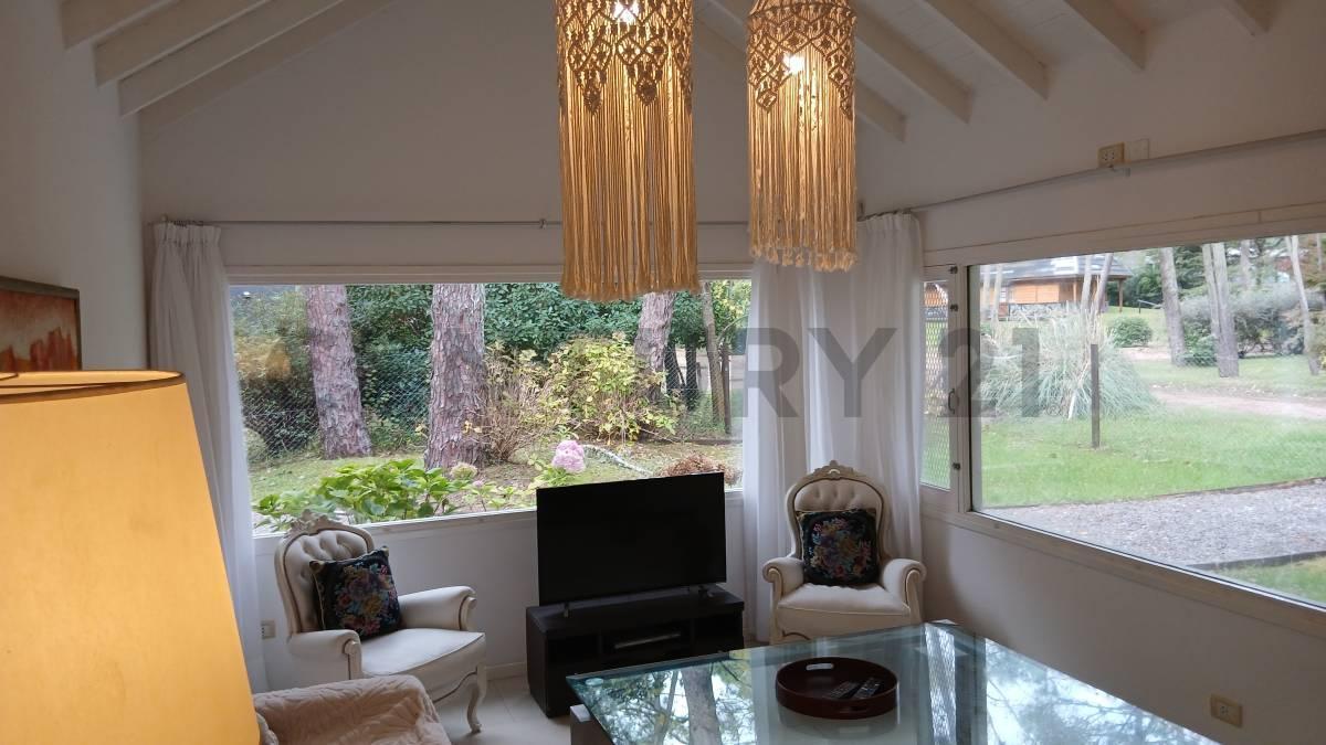 Casa 5 ambientes Carilo Piscina Climatizada Calefacción por Radiadores e Hidromasaje.