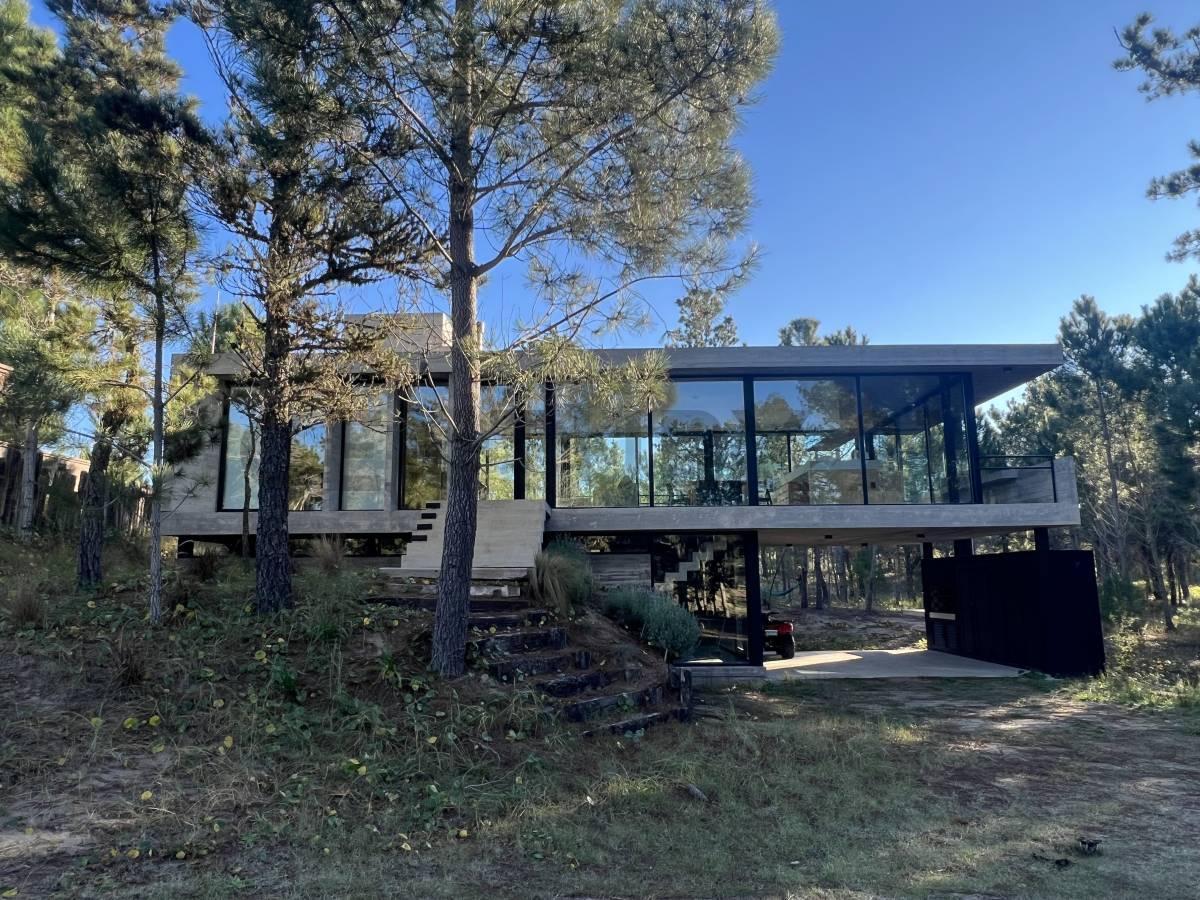 CASA A LA VENTA EN VILLAROBLES PINAMAR