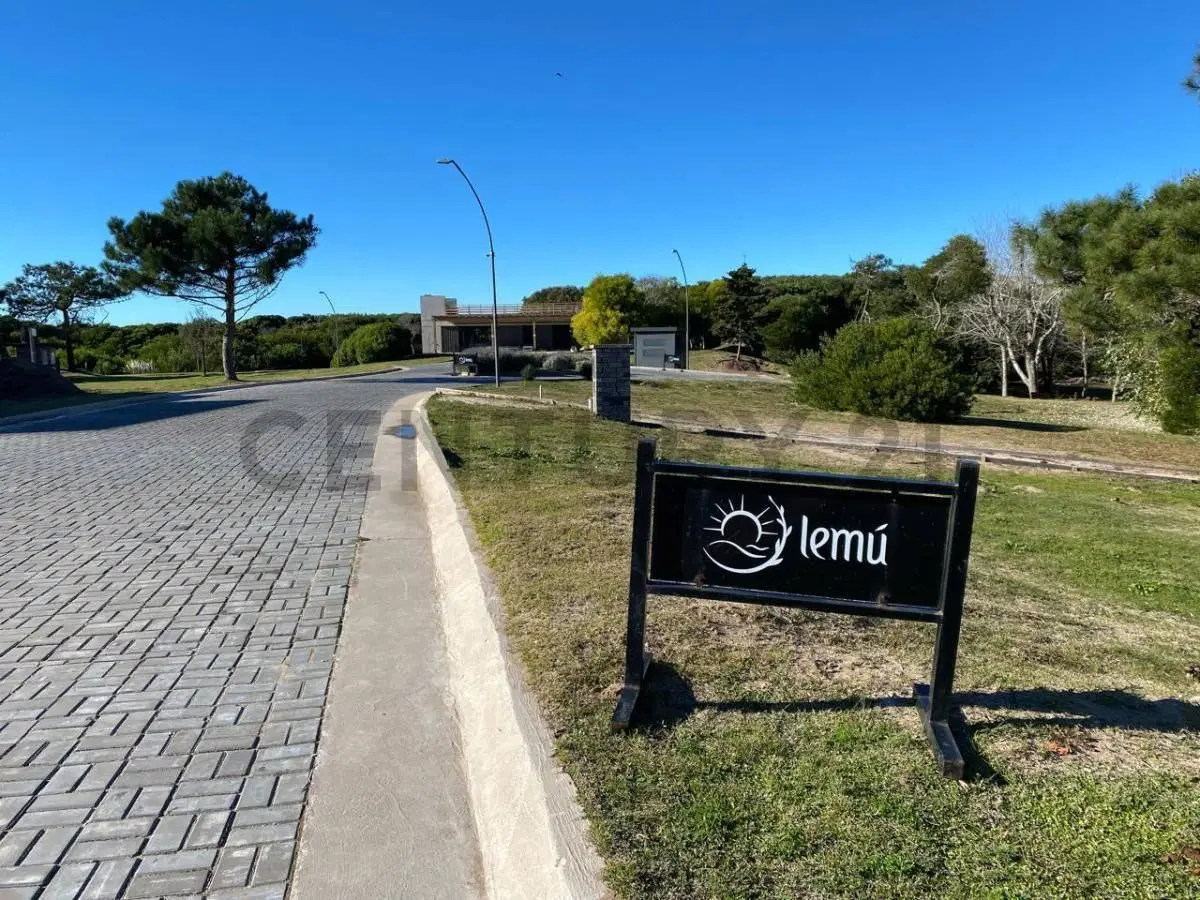 LOTE EN VENTA DE 400 m2 EN BARRIO PRIVADO LEMU 3