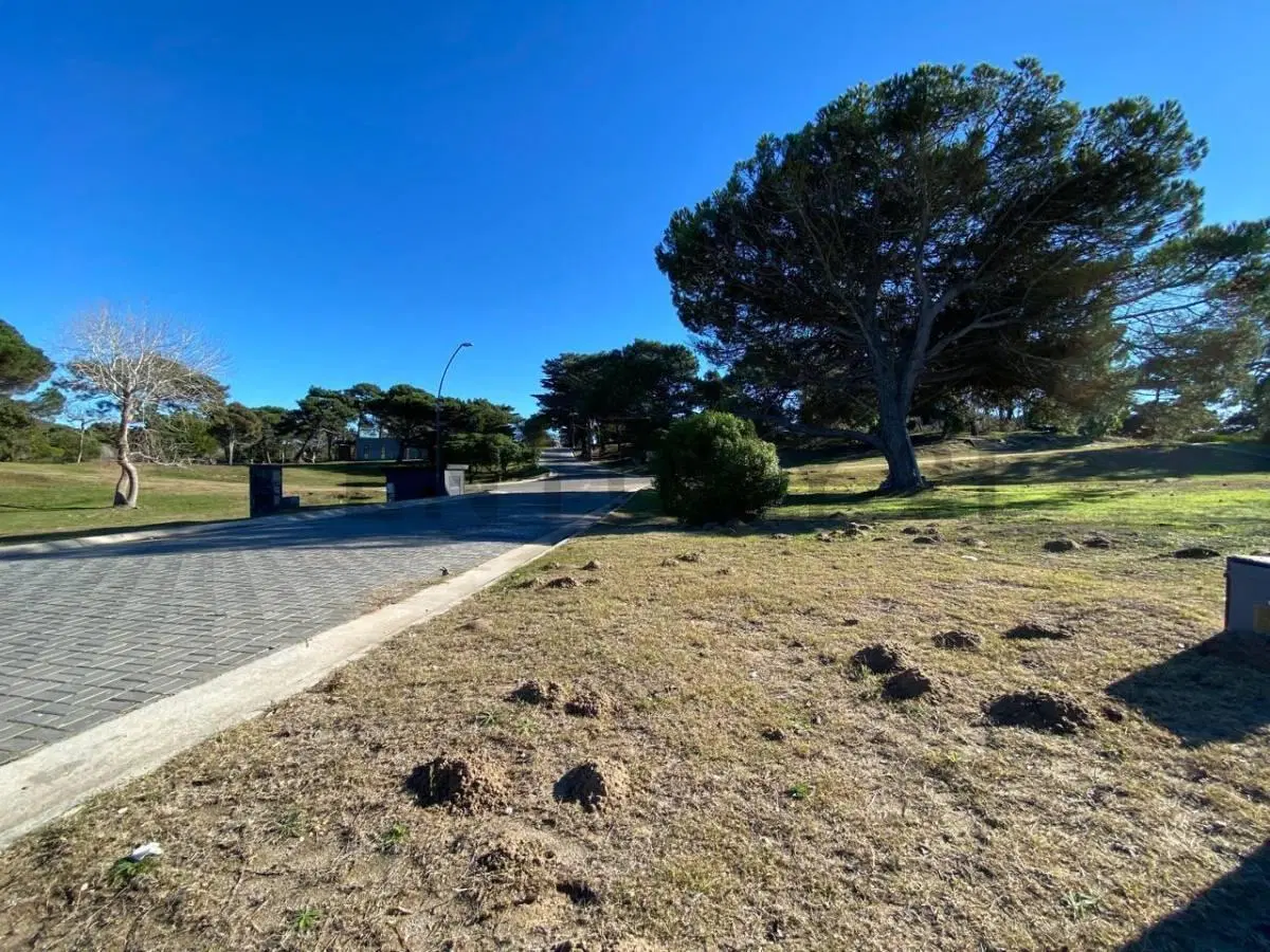 LOTE EN VENTA DE 400 m2 EN BARRIO PRIVADO LEMU 5