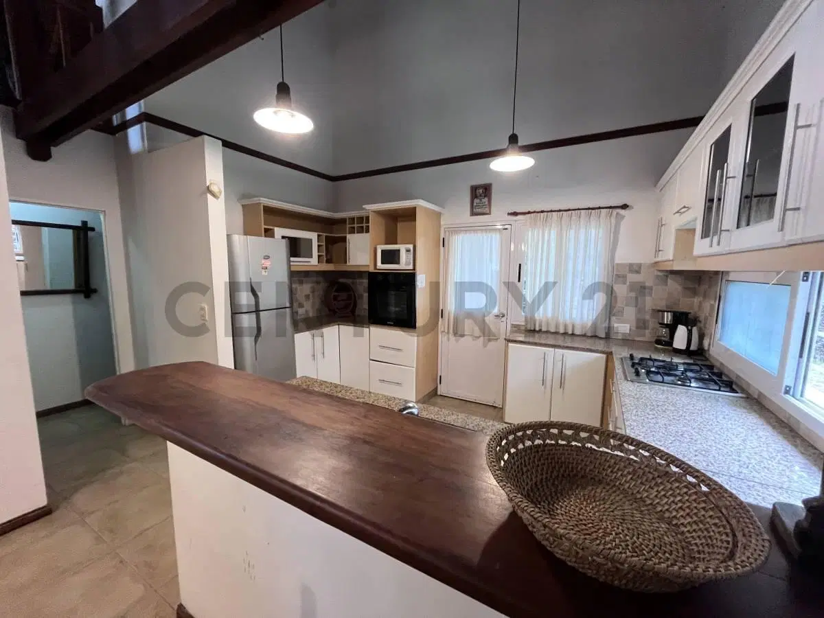 Venta Casa 5 ambientes + Departamento y Quincho Mar de Las Pampas 8