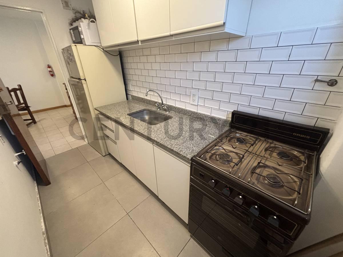 Foto de DEPARTAMENTO EN VENTA 2 AMBIENTES RECICLADO CON BALCÓN Y VISTA AL MAR, imagen 5