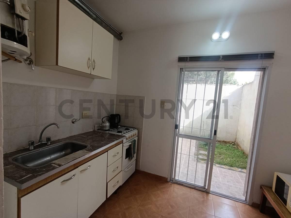 Foto de Venta de casa 3 ambientes con cochera y jardín a metros mar en Mar del, imagen 3