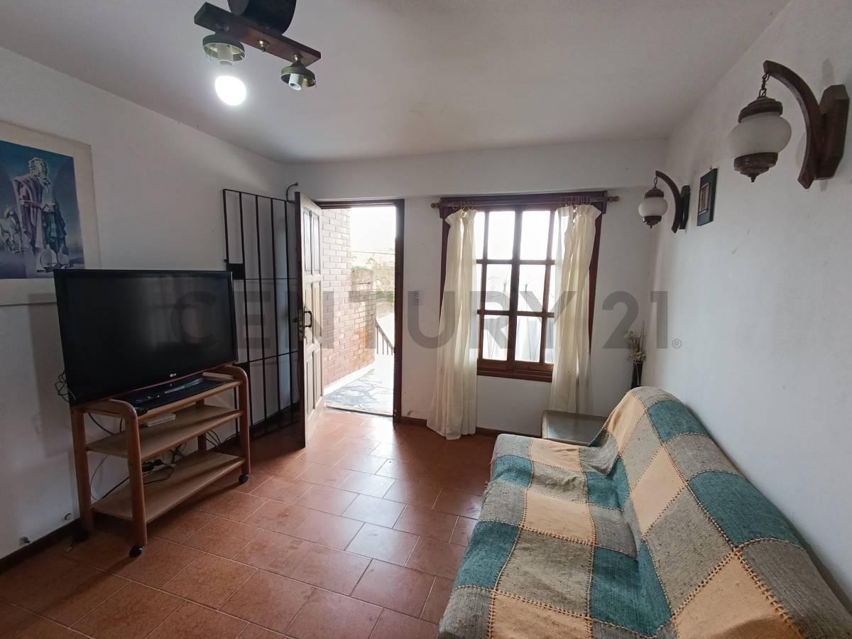 Foto de Venta de casa 5 ambientes frente con cochera quincho parrilla en Costa, imagen 2
