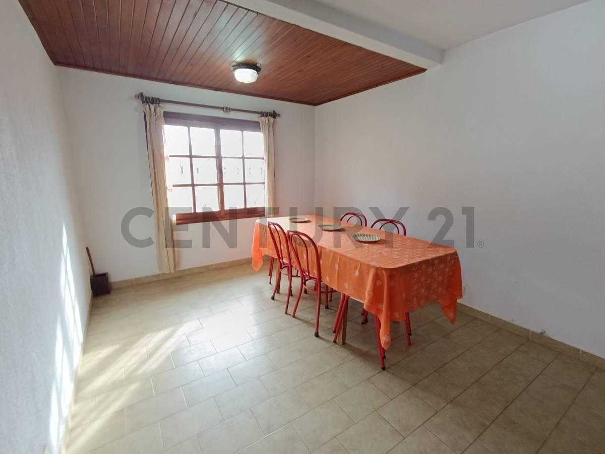 Foto de Venta de casa 5 ambientes frente con cochera quincho parrilla en Costa, imagen 4