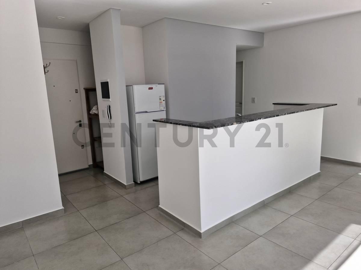 Foto de DEPARTAMENTO 3 AMBIENTES COCHERA Y PISCINA PINAMAR CENTRO, imagen 2