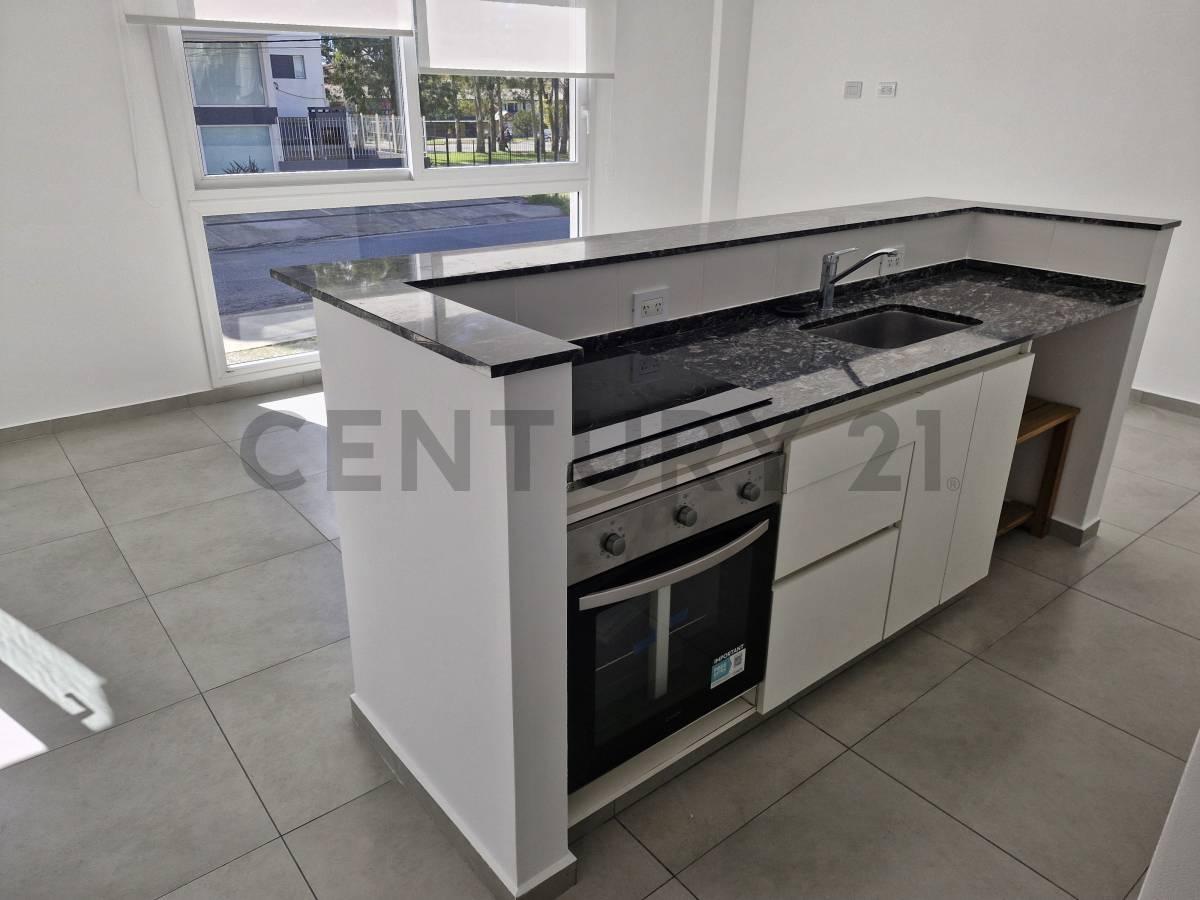 Foto de DEPARTAMENTO 3 AMBIENTES COCHERA Y PISCINA PINAMAR CENTRO, imagen 4