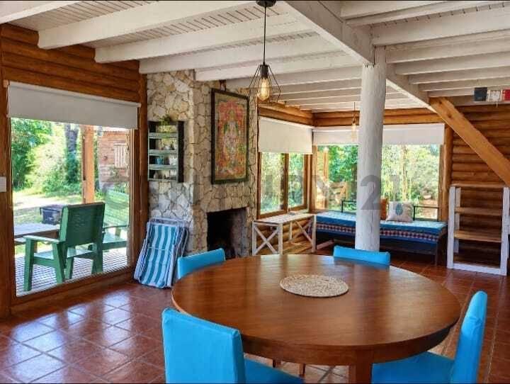Foto de VENTA AMPLIA CASA DE 4 AMBIENTES MAR DE LAS PAMPAS, imagen 2