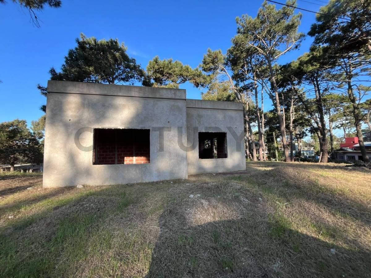 Foto de VENTA DE LOTE EN OSTENDE CON EDIFICACIÓN INICIADA, imagen 1