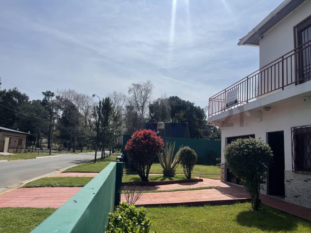 Foto de VENTA CASA 4 AMBIENTES CON JARDIN AGUAS VERDES, imagen 1