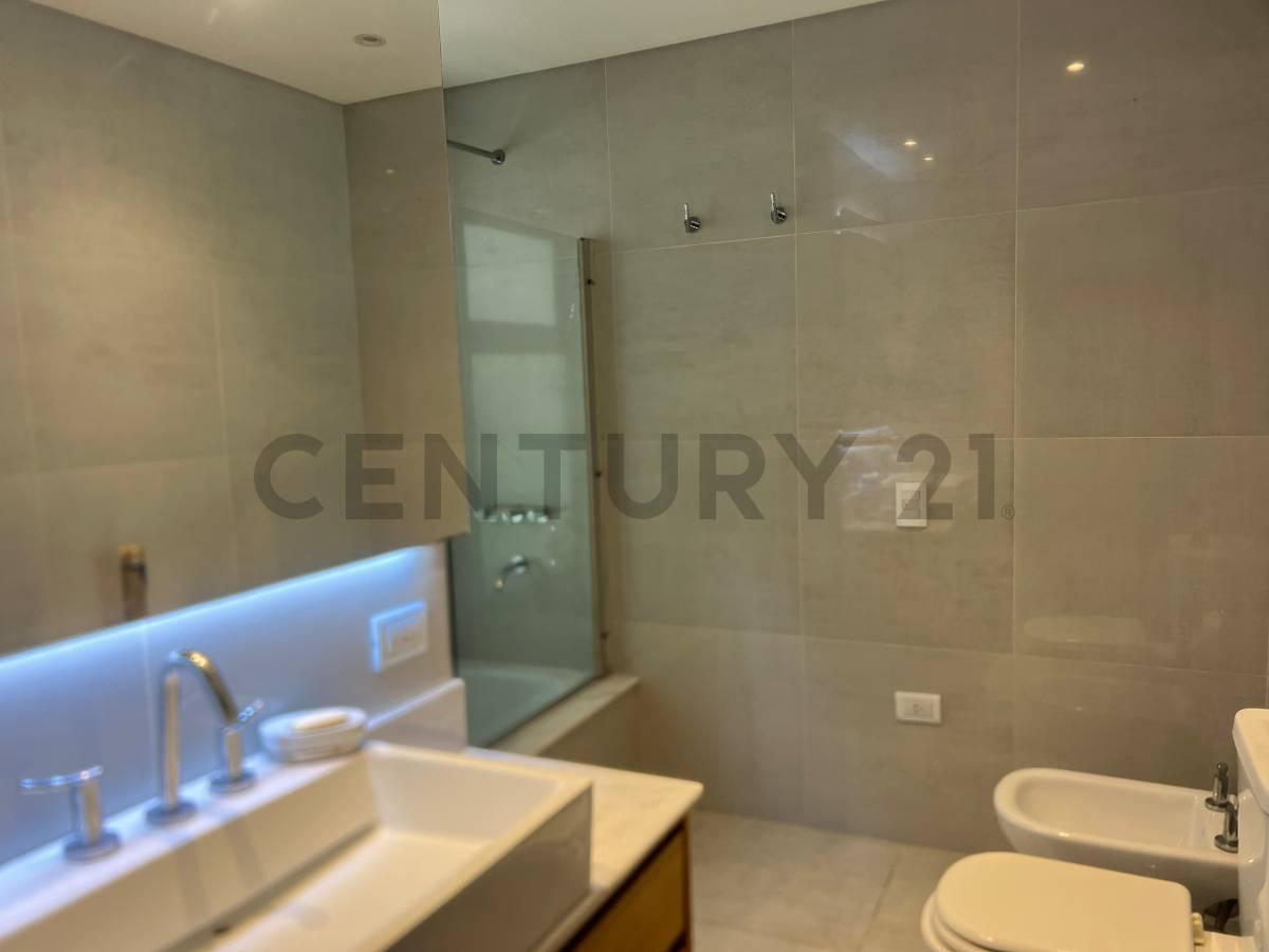 Foto de VENTA CASA DE 5 AMBIENTES EN ZONA GOLF NUEVO PINAMAR, imagen 2