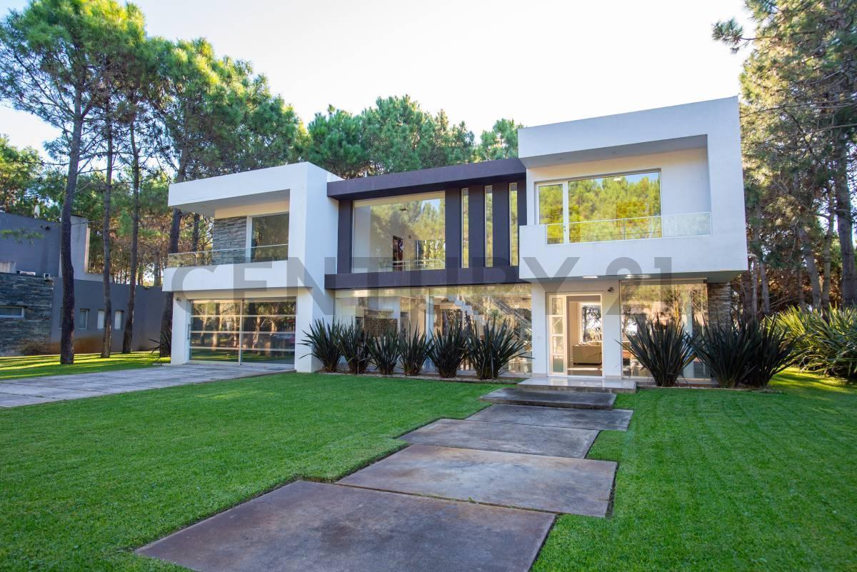 Foto de VENTA EXCLUSIVA CASA 6 AMBIENTES BARRIO LA HERRADURA PINAMAR, imagen 1