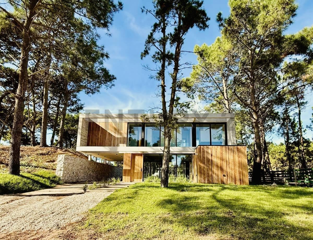 Foto de CASA VENTA BARRIO PIONEROS 4 AMBIENTES CON PILETA PINAMAR, imagen 1