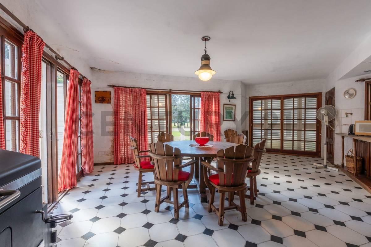 Foto de Casa en venta Pinamar 5 ambientes Fondo al golf, imagen 3