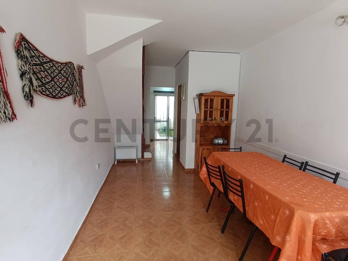 Foto de Venta de casa 3 ambientes con cochera y jardín a metros mar en Mar del, imagen 2
