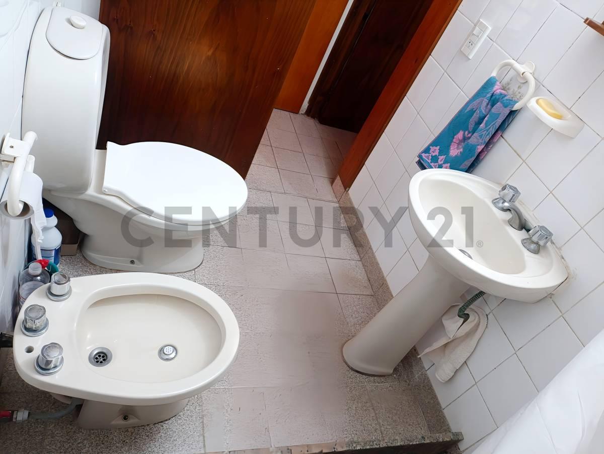 Foto de Casa en venta 5 ambientes con parque Mar Del Tuyu limite con Costa del, imagen 3
