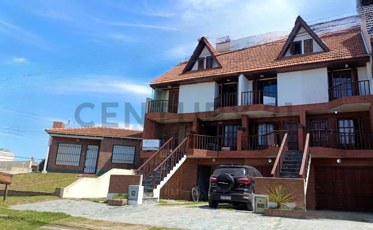Foto de Venta de casa 5 ambientes frente con cochera quincho parrilla en Costa, imagen 1