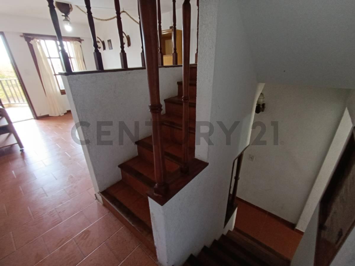 Foto de Venta de casa 5 ambientes frente con cochera quincho parrilla en Costa, imagen 4
