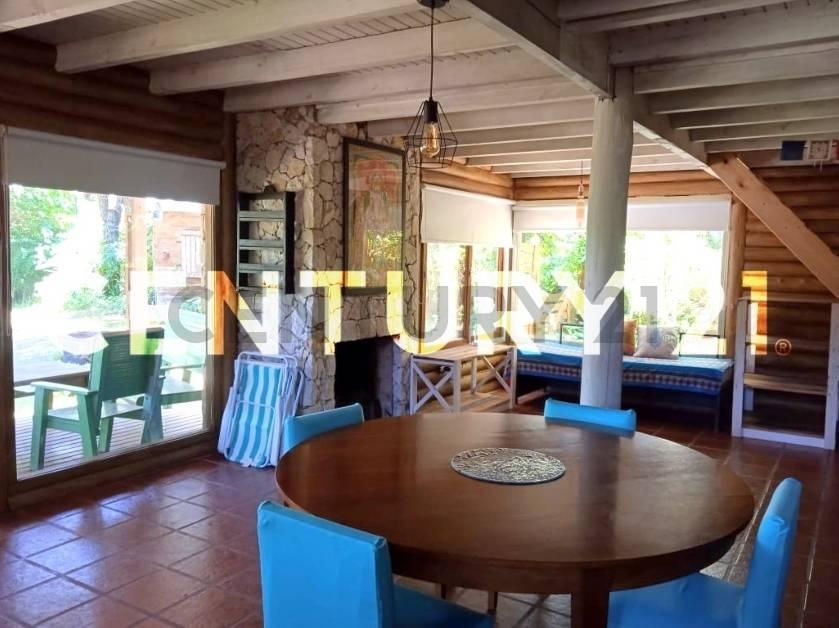 Foto de VENTA AMPLIA CASA DE 4 AMBIENTES MAR DE LAS PAMPAS, imagen 3