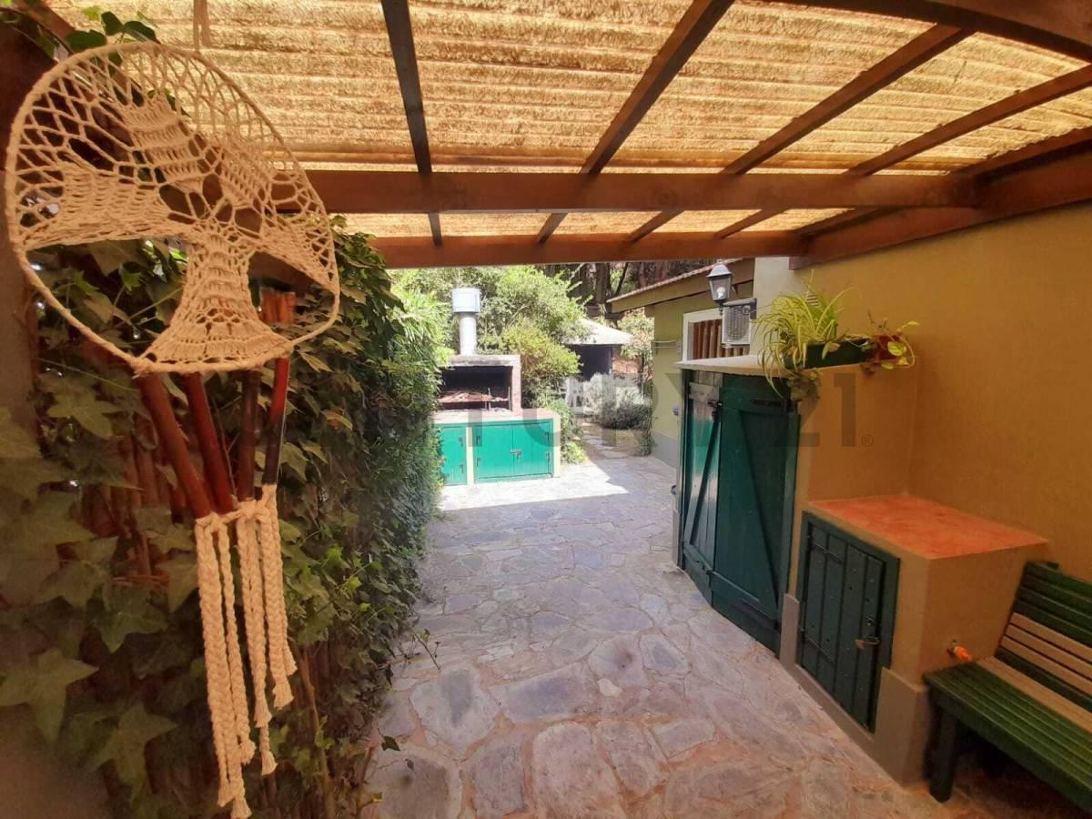 Foto de CASA EN VENTA MAR DE LAS PAMPAS 4 AMBIENTES GRAN ESPACIO VERDE, imagen 5