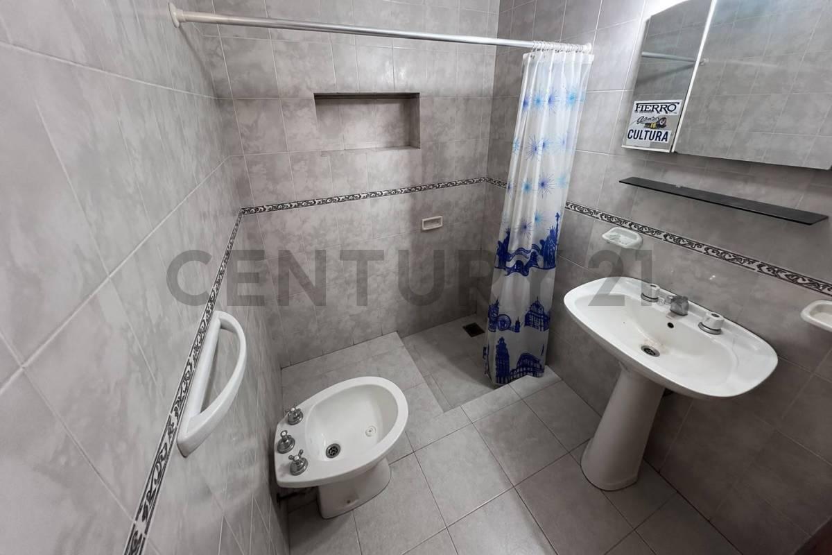 Foto de Casa en Venta 3 ambientes en Villa Gesell centro, imagen 2