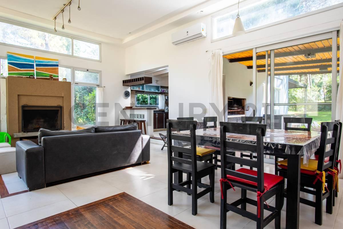 Foto de Venta de casa 5 Ambientes en Pinamar Norte con Parque y Parrilla, imagen 3