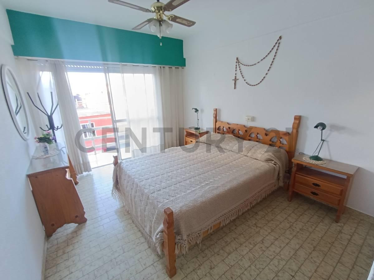 Foto de Venta departamento tipo dúplex 2 ambientes a 2 cuadras del mar Santa, imagen 1