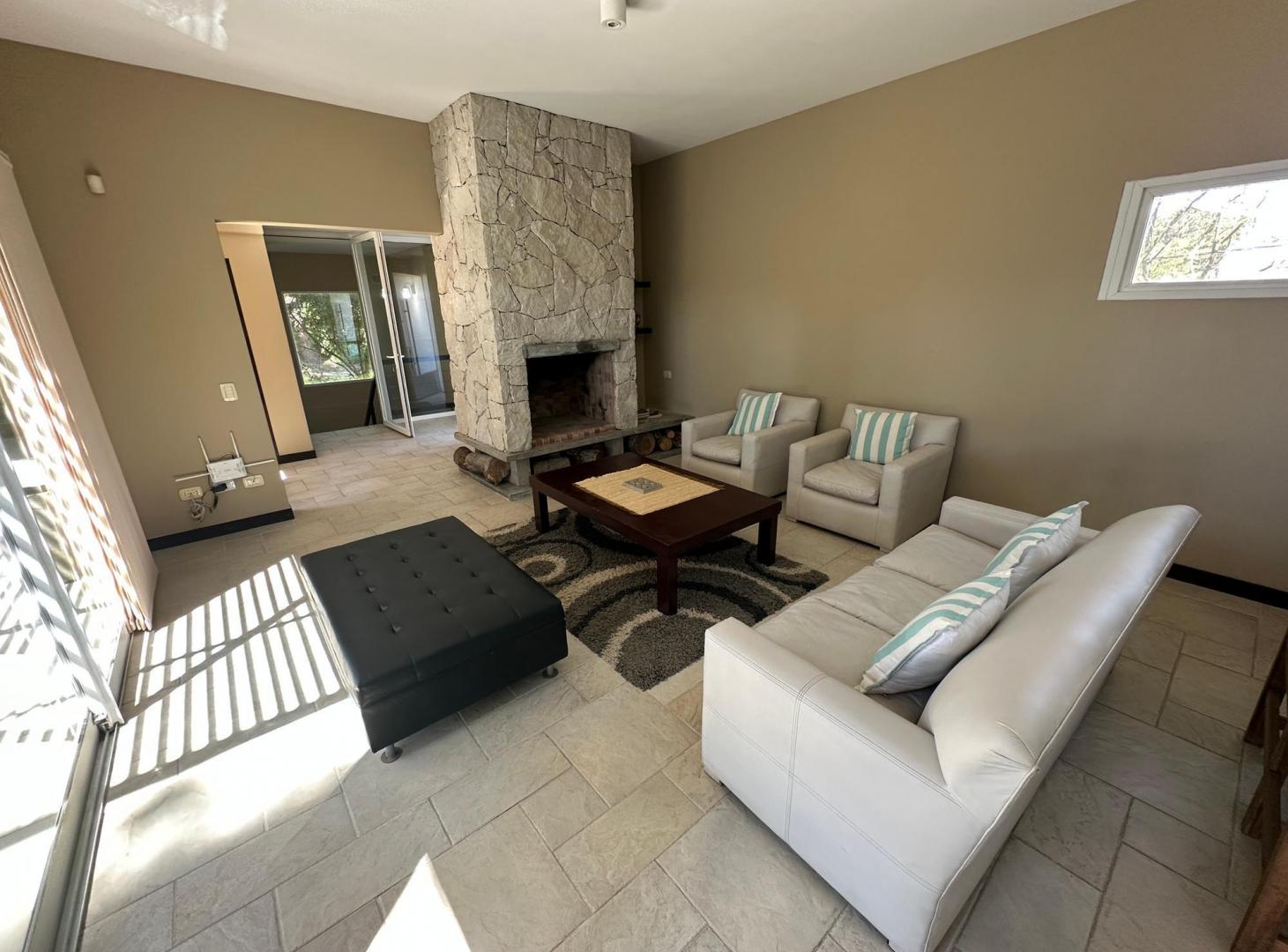 Foto de CASA EN ALQUILER A 2 CUADRAS DEL MAR - Pinamar, imagen 2