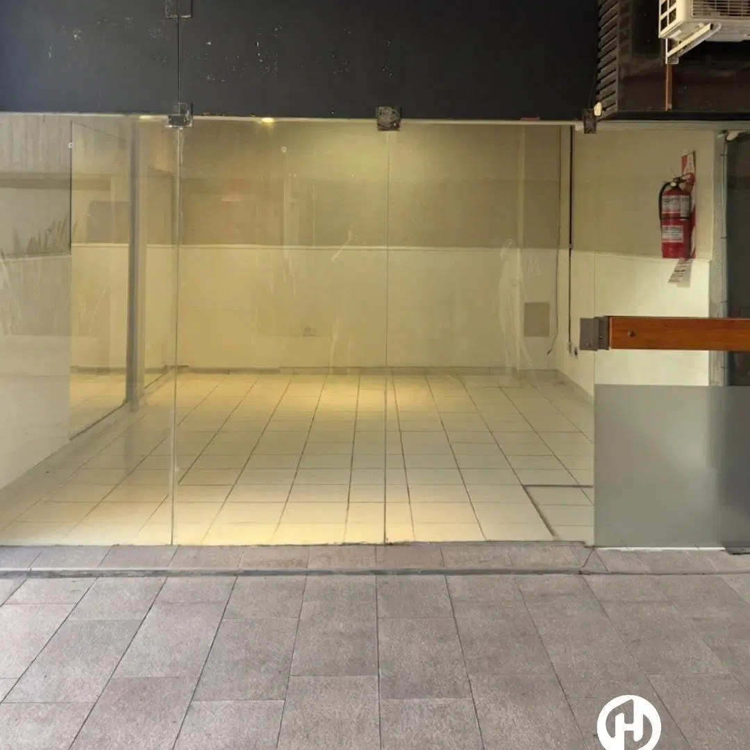 ALQUILER Local Comercial Galeria Precedo 4
