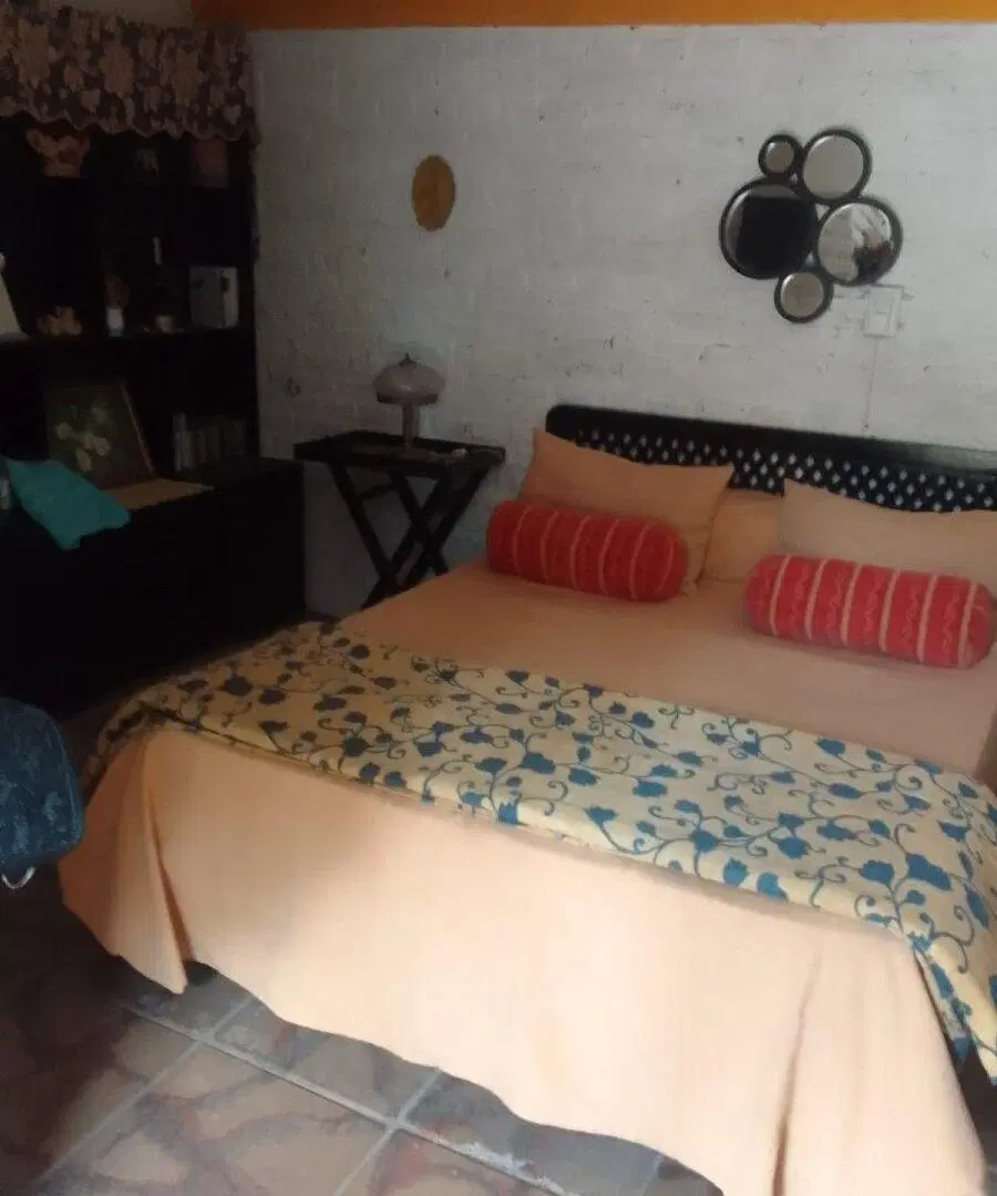 CASA EN VENTA EN LA SERRANITA 1