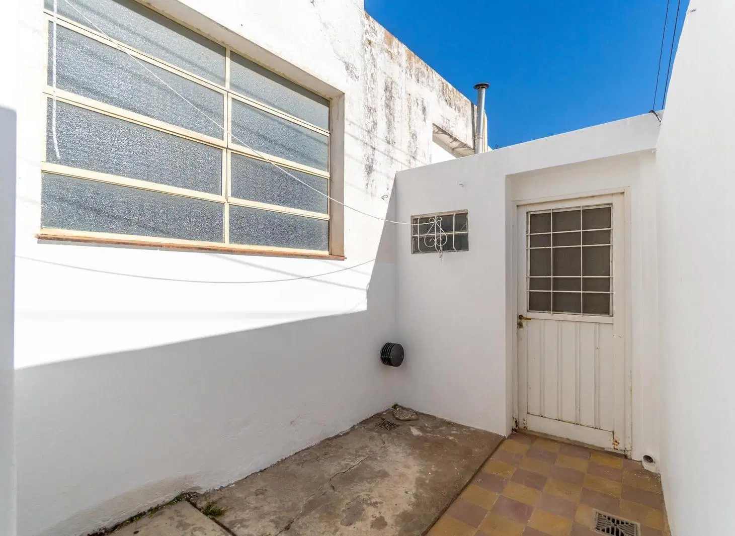 VENTA CASA IDEAL PARA EMPRENIDMIENTO EN EL CENTRO DE BAHIA BLANCA 2