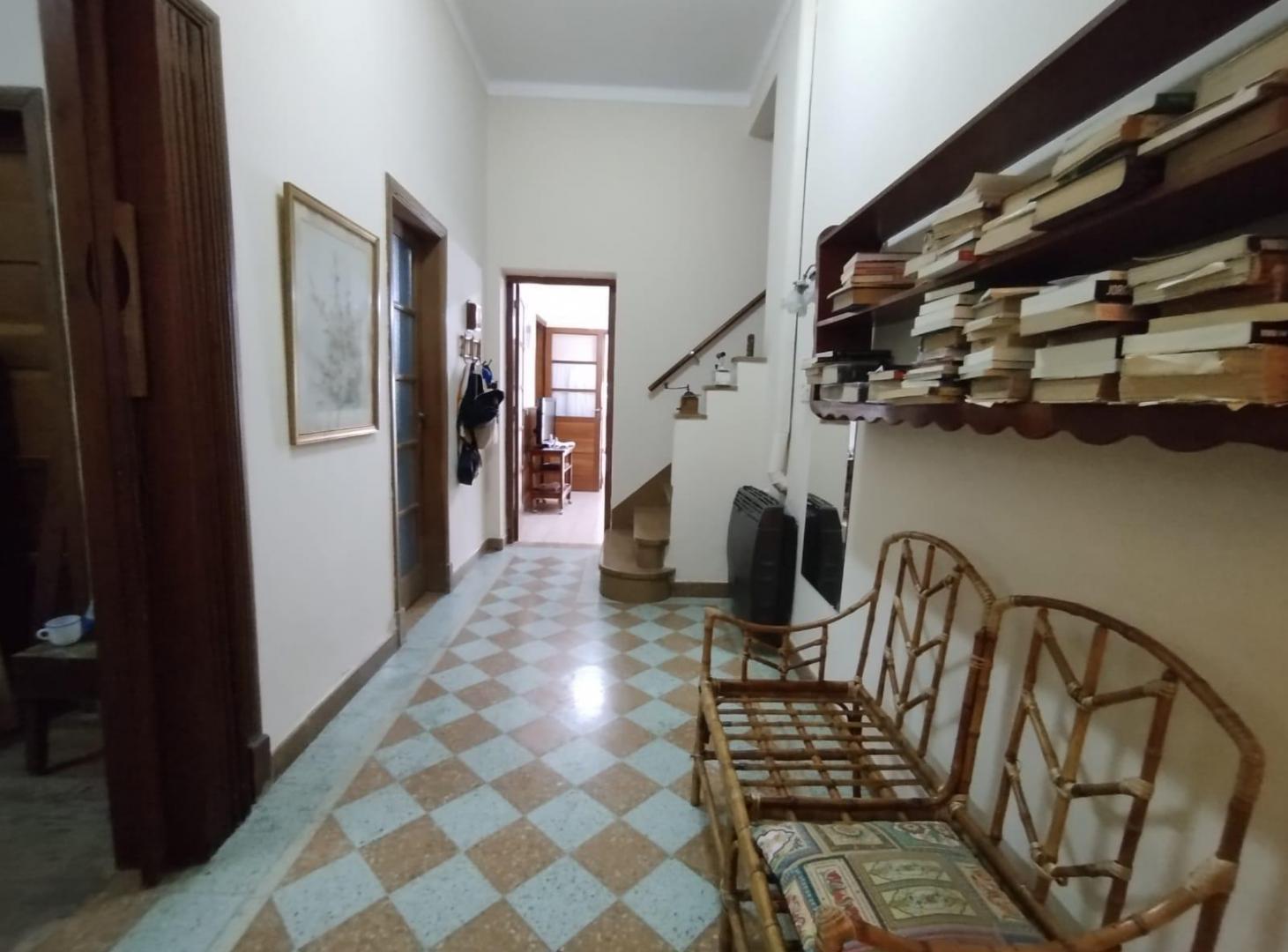 VENTA Casa céntrica 3/4 dormitorios ideal para oficinas/consultorios. Apto crédito